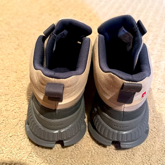 ON CLOUD NWOB Hi Top Waterproof Hiking Boots Sz 8 Sand and Dk Brown NEW - Picture 4 of 10